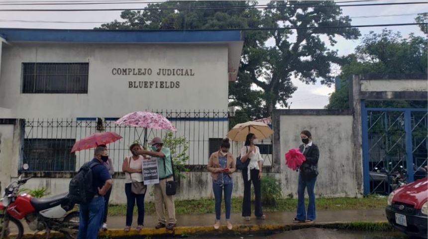 Foro de periodistas independientes condena intimidación y asedio a Kalúa Salazar de Radio La Costeñísima