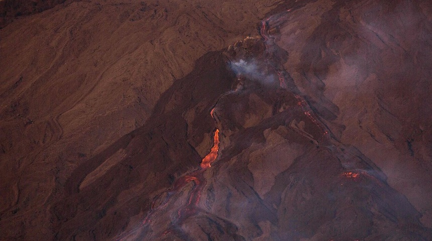 Alertan sobre el avance de ríos de lava del volcán Pacaya en Guatemala