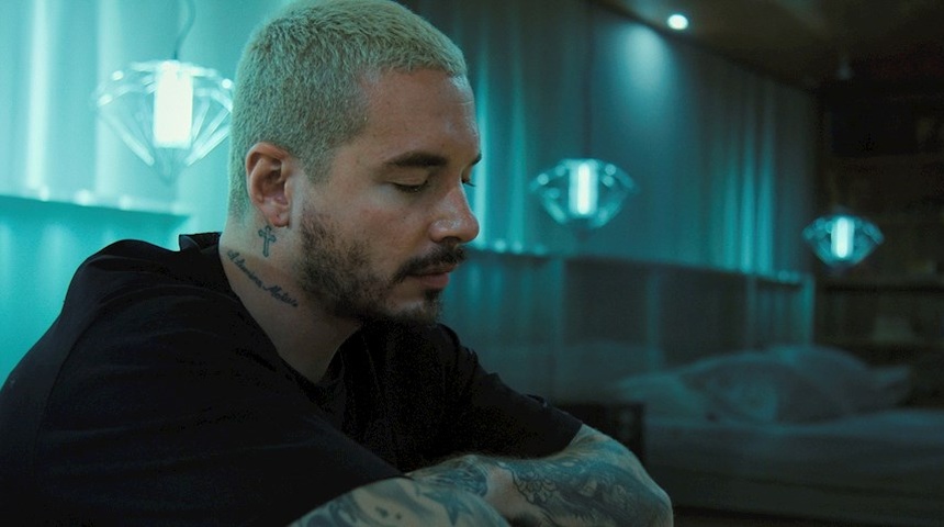 J Balvin pide parar la "guerra civil" que se vive en Colombia