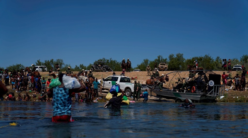 Dimite el enviado especial de EE.UU. a Haití por el "trato inhumano" a los migrantes