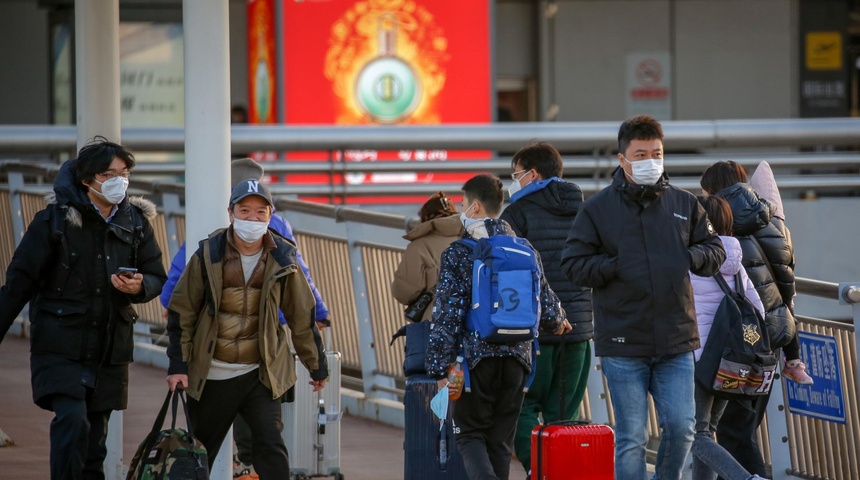 China reabre sus fronteras tras casi tres años de estricta ‘cero covid’