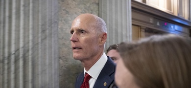 senador republicano Rick Scott