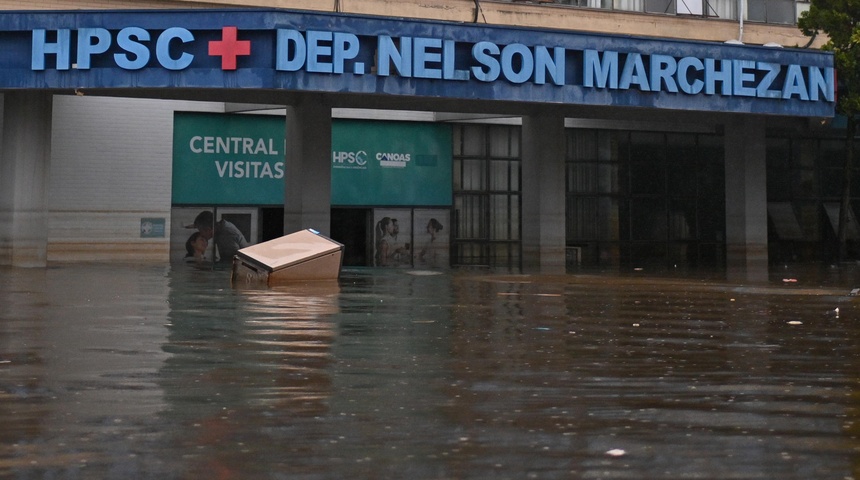 Más de 80.000 personas rescatadas de sus casas tras las inundaciones en el sur de Brasil