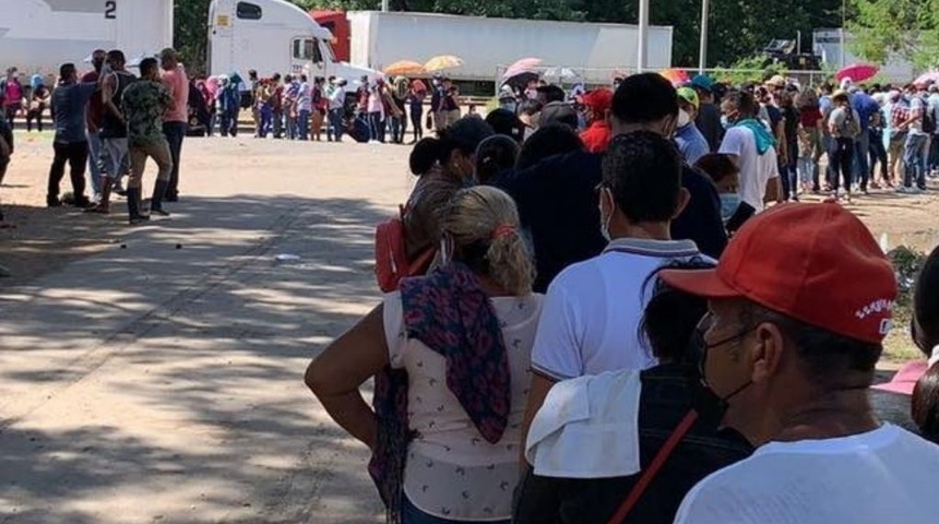 Continúan largas filas de nicaragüenses que cruzan a Honduras para vacunarse