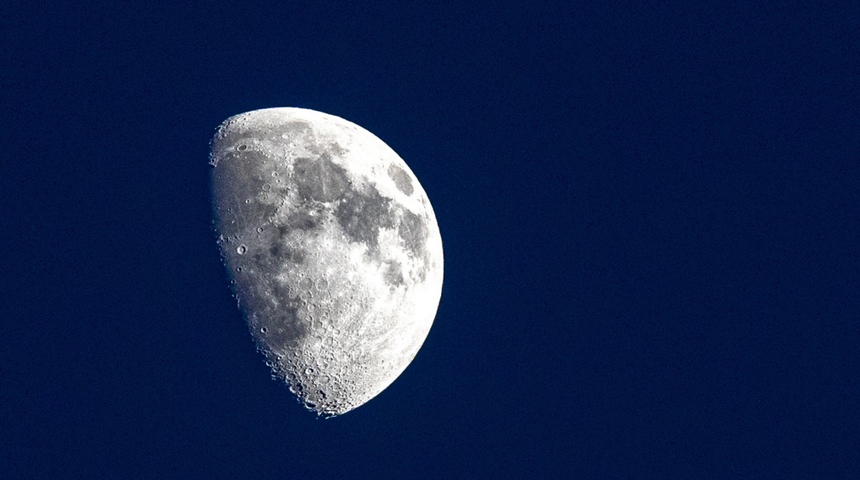 China descubre un nuevo mineral en la Luna