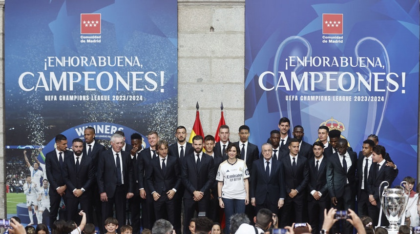 El Real Madrid celebra la 15ª en la Comunidad con otro homenaje a Kroos