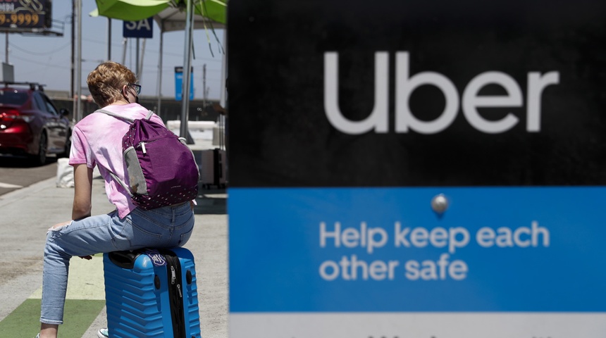 Uber elimina la obligatoriedad de las mascarillas en sus viajes en EEUU