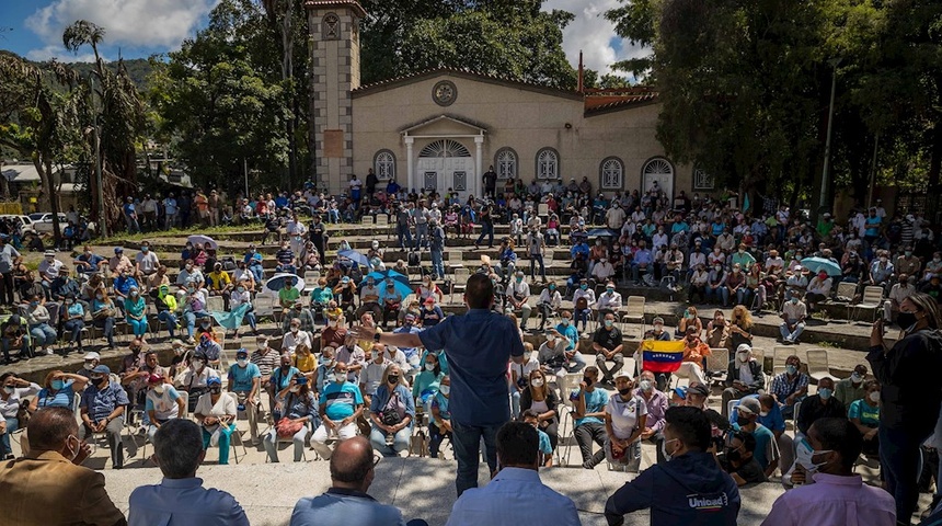 Oposición venezolana trabaja contra reloj para llegar unida a los comicios