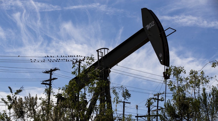 El petróleo de Texas cae un 1.3 % y cierra en 87.90 dólares el barril