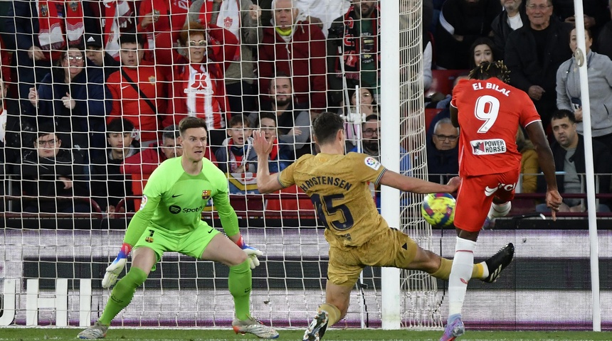 Barcelona no mata la Liga perdiendo 1 a 0 ante Almería