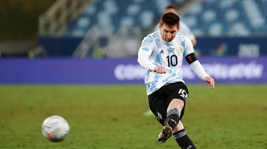 Messi comanda goleada de Argentina que asegura el liderato del Grupo A