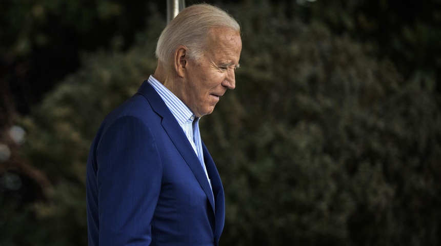 Biden defiende el poder de la fe durante un servicio en una iglesia de Carolina del Sur