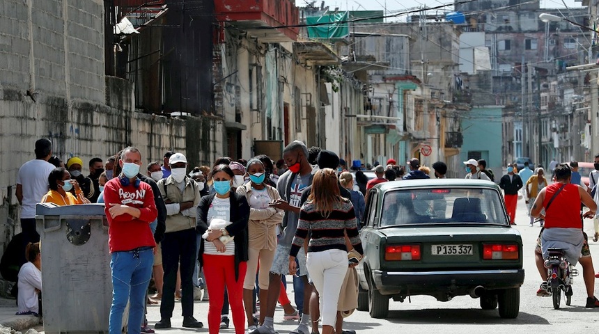 Cuba reporta 821 casos de covid-19 y retoma el aislamiento estatal de viajeros