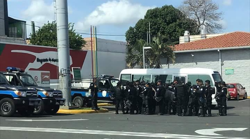 Presencia de antimotines en Metrocentro a horas de realizarse una cadena humana