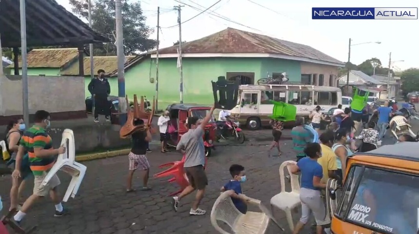 Desorden en fila por vacunas en Masatepe, Nicaragua a un día de aplicar dosis