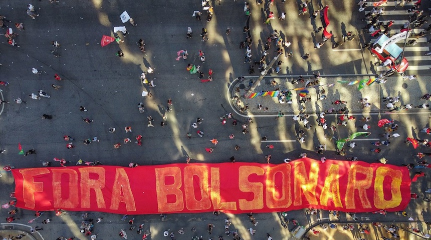 Miles de brasileños gritan "Fuera Bolsonaro" tras el escándalo de las vacunas