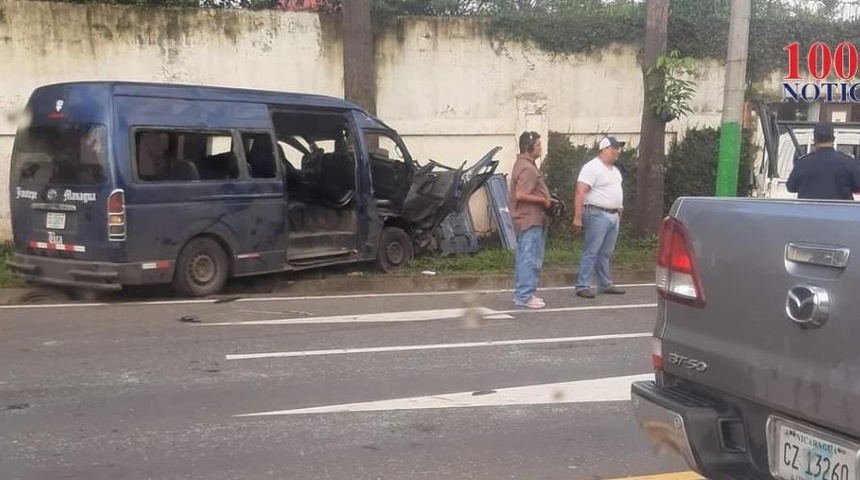 Accidente de tránsito deja al menos 20 personas lesionadas en carretera sur