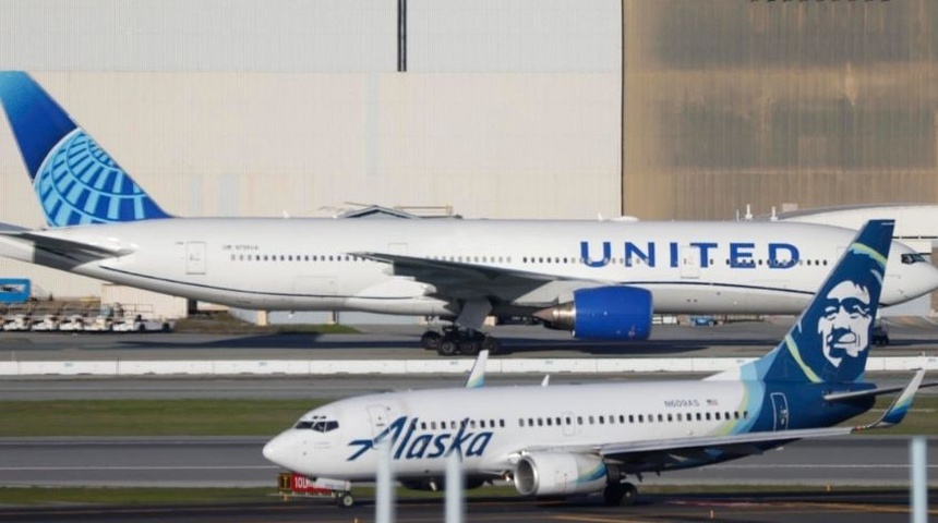 United Airlines halla tornillos sueltos en aviones Boeing 737 Max 9 tras incidente aéreo