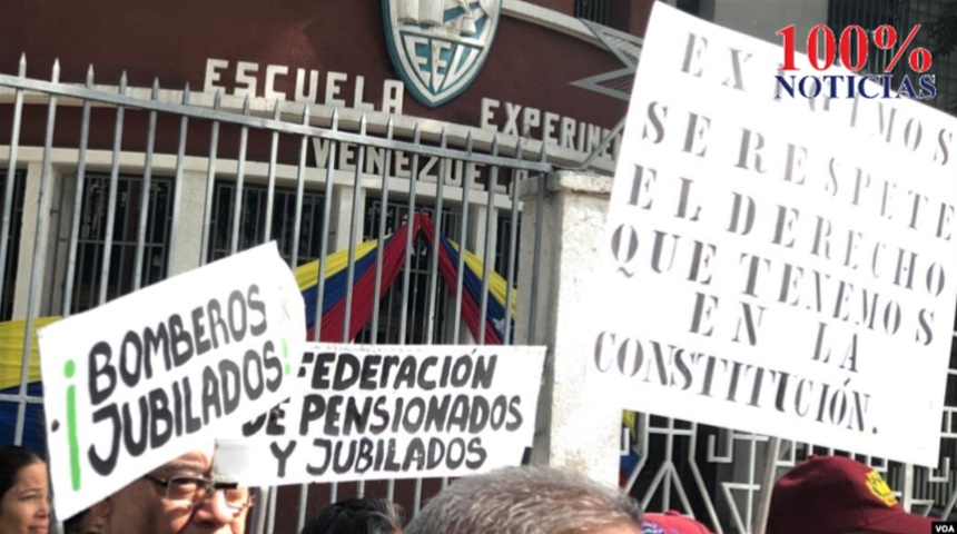 Maestros venezolanos protestan: "La clase de hoy la damos en la calle"