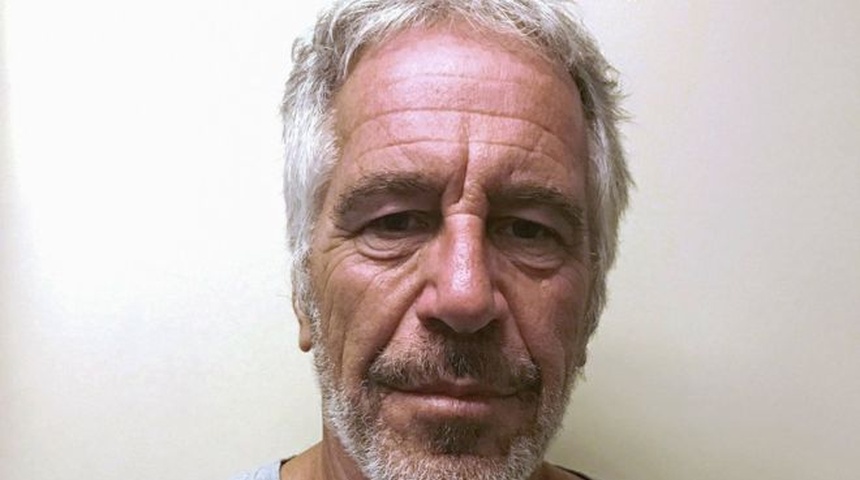 El multimillonario Jeffrey Epstein "firmó el testamento dos días antes de morir" en la cárcel