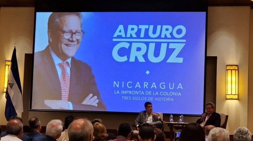 Arturo Cruz lanza su precandidatura presidencial, CxL podría ser su "vehículo"