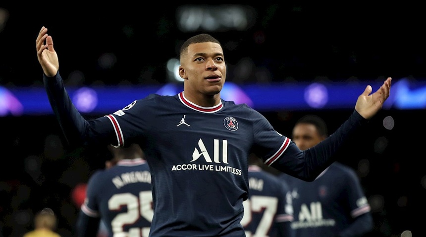 "Mbappé 2050"; bromean en su cumpleaños con una camiseta alusiva a renovación