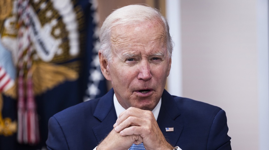 Biden quiere que las aerolíneas indemnicen a sus pasajeros si hacen cambios