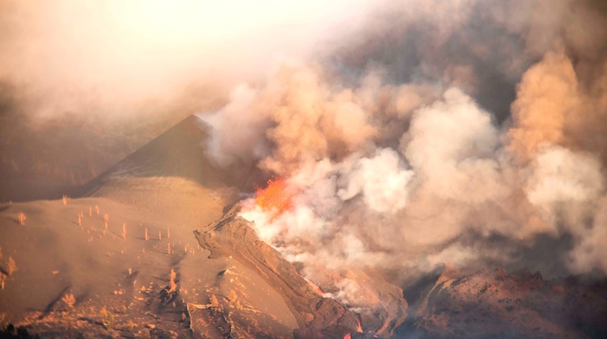 Lava del volcán de La Palma cubre 338 hectáreas con terreno ganado al mar