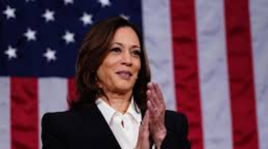 Kamala Harris aventaja ligeramente a Donald Trump, según varias encuestas