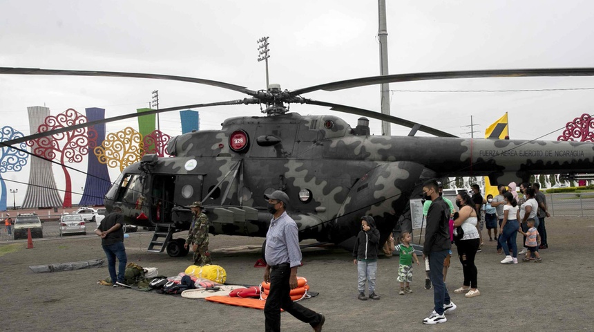 El Ejército de Nicaragua exhibe sus armas en la Plaza de la Fe San Juan Pablo II