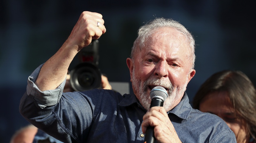 Lula mantiene una ventaja holgada sobre Bolsonaro a cinco meses de las elecciones