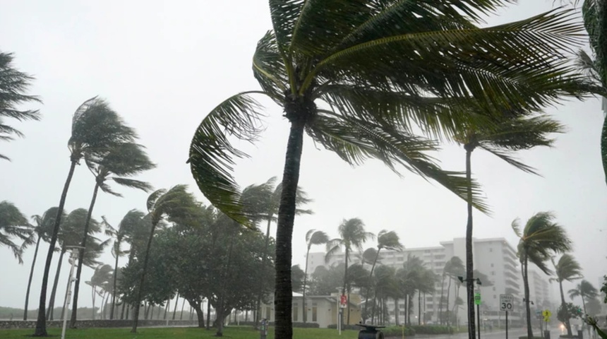 Tormenta tropical Eta anega de agua el sur de Florida