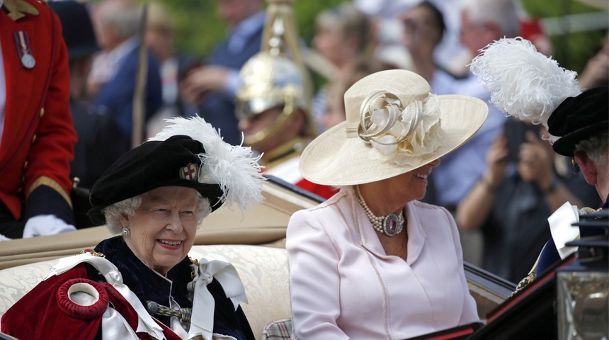 Isabel II prepara su sucesión con un gesto a Carlos en el Jubileo de Platino