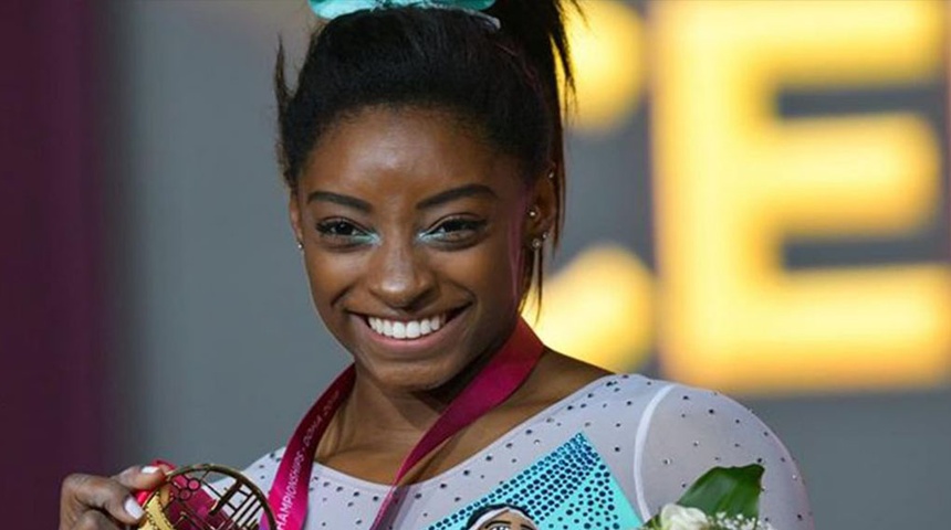 Gimnasta Simone Biles hace historia con su cuarto oro mundial