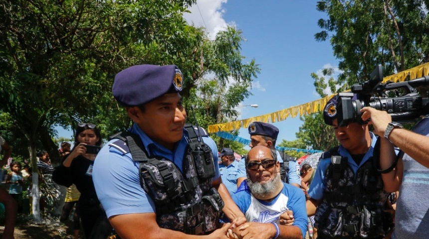 Al menos 50 policías secuestraron al maratonista Alex Vanegas en cementerio