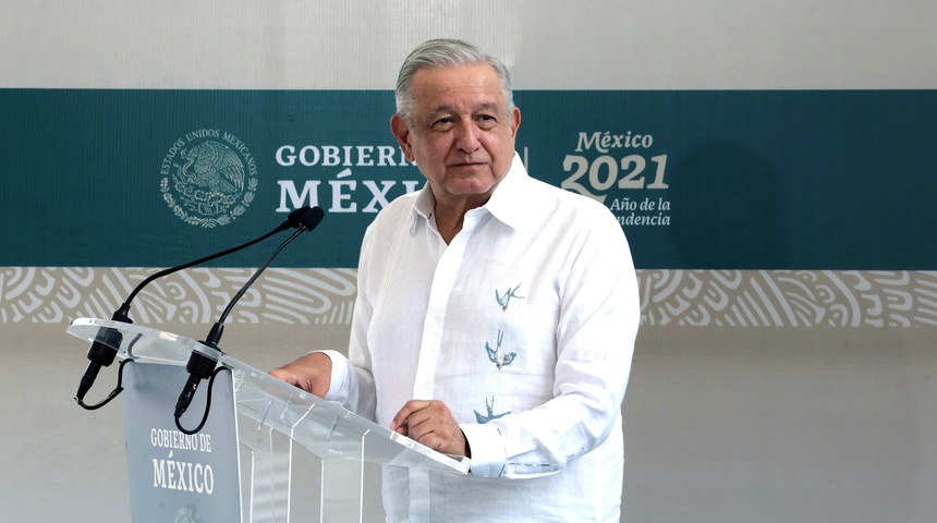 López Obrador afirma que México seguirá "conteniendo" la migración