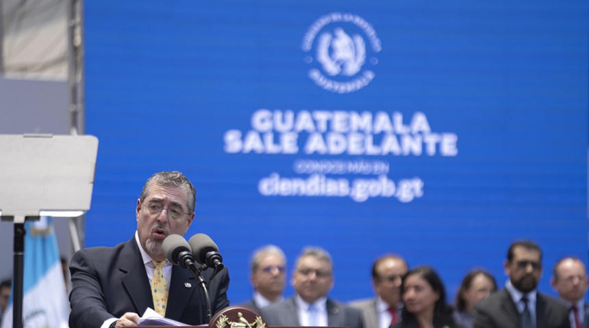 El presidente de Guatemala asegura que no descansará hasta destituir a la fiscal general