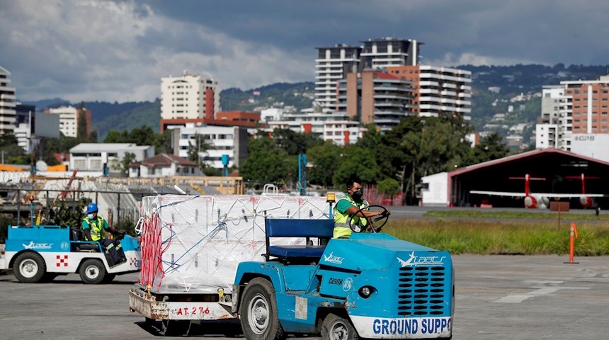 Guatemala recibe un millón de dosis de vacunas Sputnik V contra la covid-19