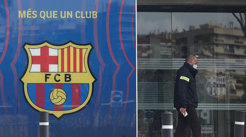 Los Mossos detienen a Josep Maria Bartomeu y registran las oficinas del club