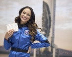 astronauta mujer 100 viaje espacio