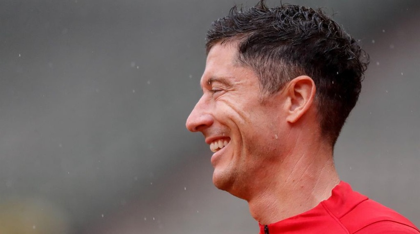 El Barça hace oficial el fichaje de Lewandowski