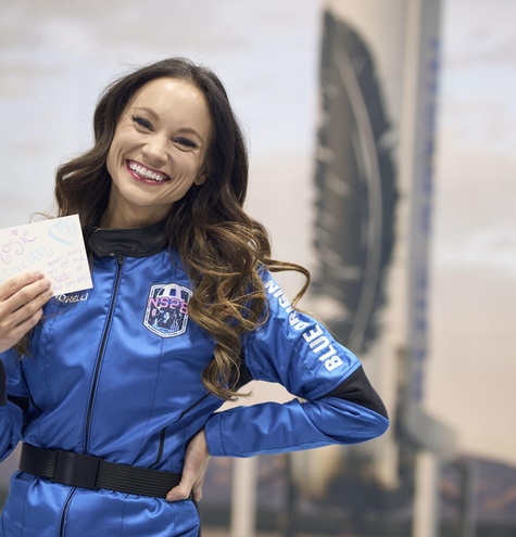 astronauta mujer 100 viaje espacio