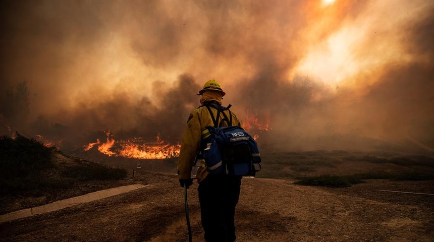 California: ocho desaparecidos en la zona afectada por un enorme incendio