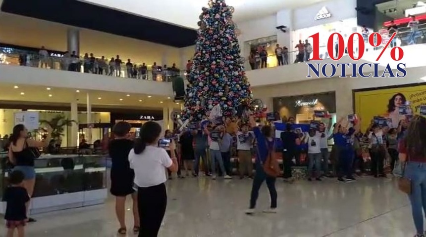 Familiares de la banda de los aguadores realizan plantón en centro comercial capitalino