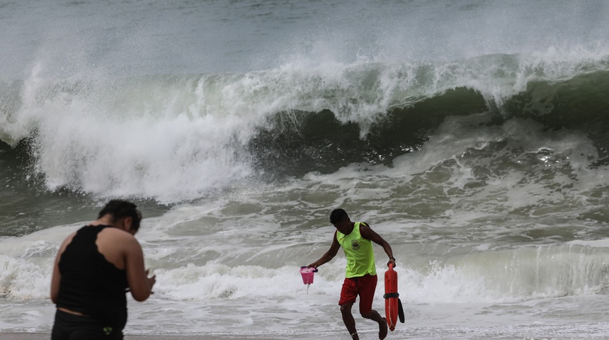 Bonnie se intensifica a huracán en el Pacífico de México