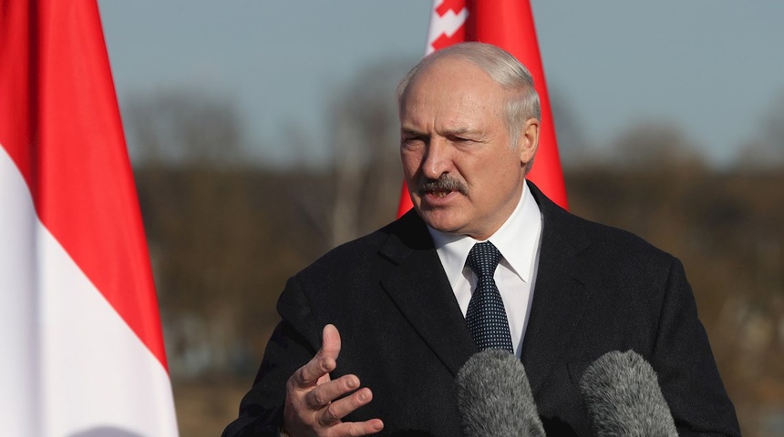 La oposición acusa a Lukashenko de desviar un avión para detener a un periodista