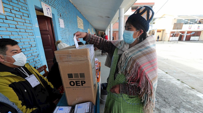 Los bolivianos cierran el calendario electoral con balotaje en cuatro departamentos