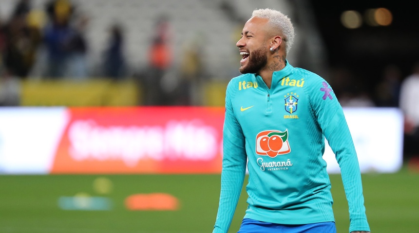 Brasil, con el retorno de Neymar, recibe a un Chile con el sueño mundialista vivo