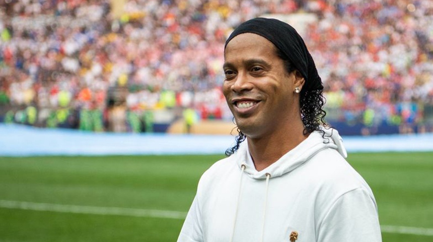 Ronaldinho tiene menos de 7 dólares en sus cuentas bancarias