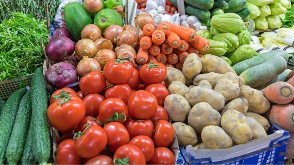 productos perecederos tomates cebollas zanahorias mercados